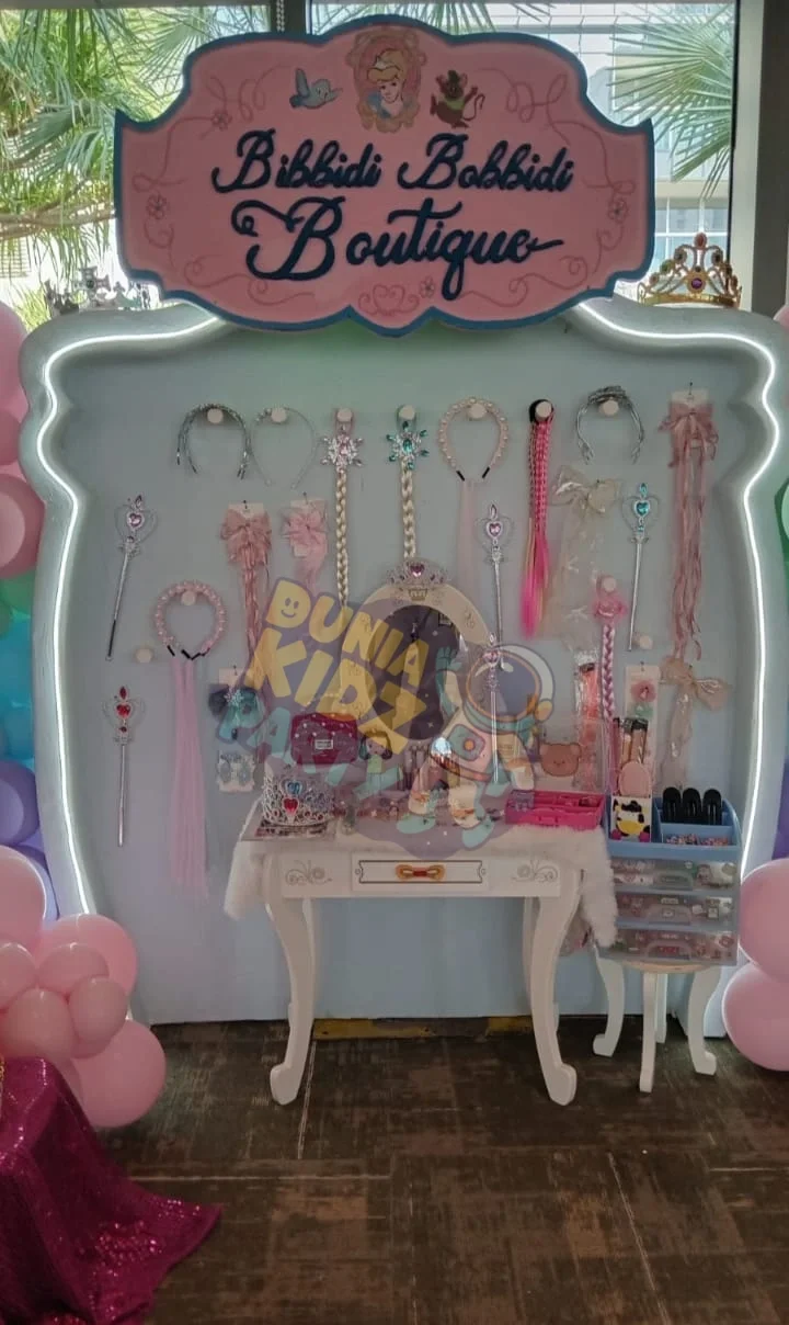 Kids Make-Up Activity at a kids birthday party by Dunia Kidz Party