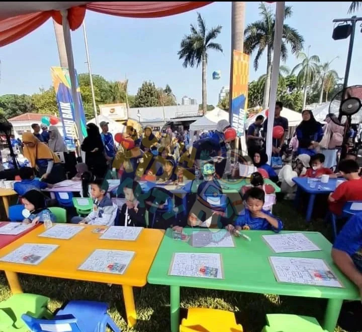 Kids Tables & Chairs at a kids birthday party by Dunia Kidz Party