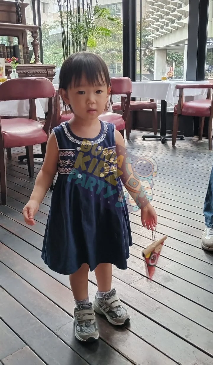 Paper Art & Pizza Making at a kids birthday party by Dunia Kidz Party